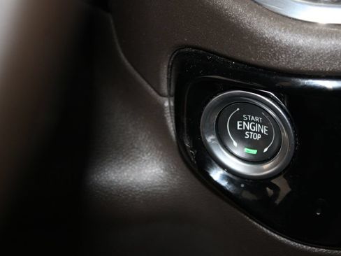 Used 2023 Chevrolet Silverado 1500 LT AWD/4WD image 28