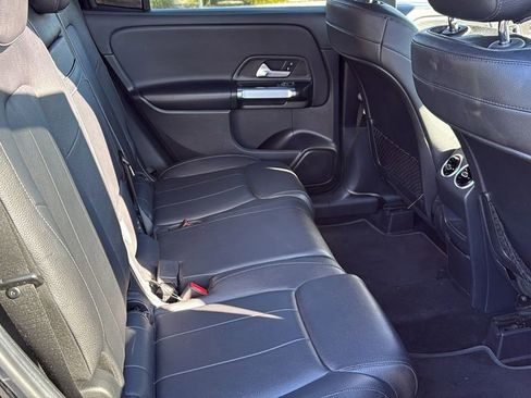 Used 2021 Mercedes-Benz GLB 250 image 32