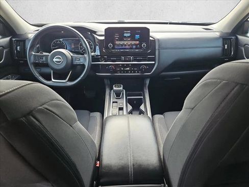 Used 2025 Nissan Pathfinder SV image 17