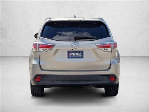 Used 2016 Toyota Highlander XLE image 7