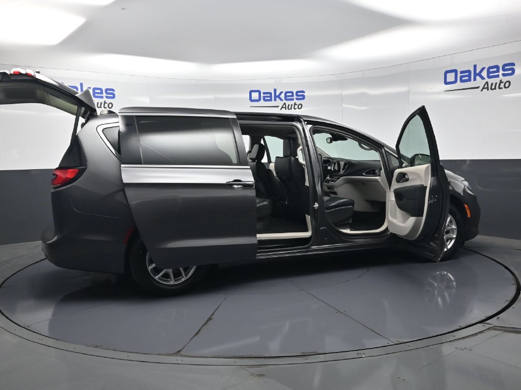 Used 2023 Chrysler Pacifica Touring-L FWD image 53