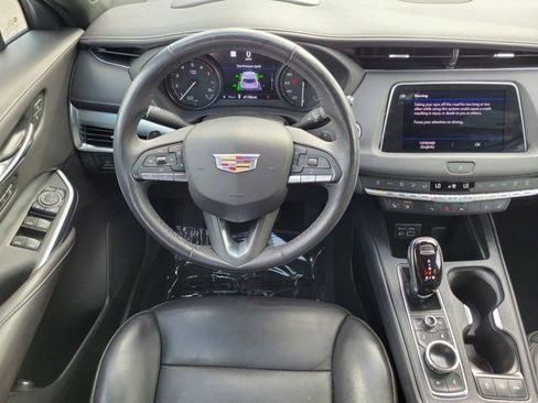 Used 2022 Cadillac XT4 Premium Luxury w/ Technology Package image 12