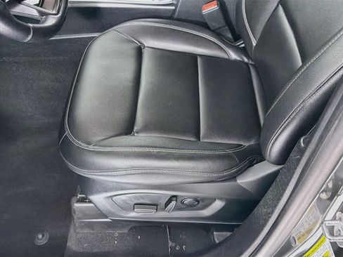 Used 2020 Ford Explorer XLT w/ Equipment Group 202A AWD/4WD image 18