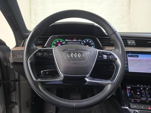 Used 2022 Audi e-tron Premium AWD/4WD image 18