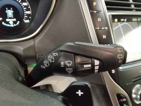 Used 2018 Lincoln MKX Reserve w/ Driver Assistance Package image 16