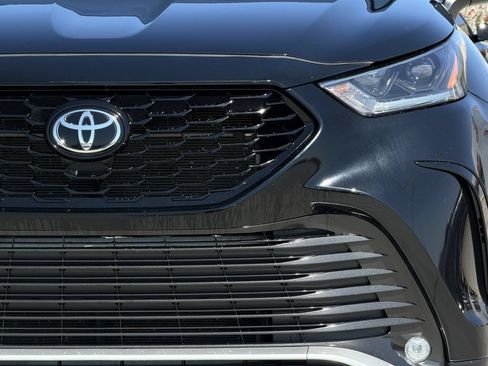 Used 2024 Toyota Highlander XSE FWD image 8