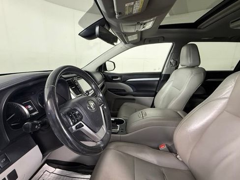 Used 2017 Toyota Highlander XLE FWD image 16