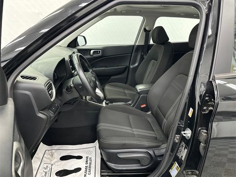 Used 2023 Hyundai Venue SEL image 9