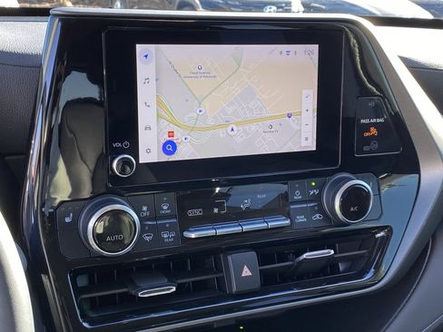 Used 2023 Toyota Highlander XLE image 17