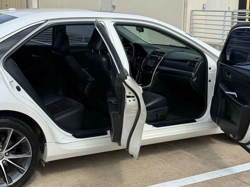 Used 2015 Toyota Camry XSE w/ Moonroof Package image 19