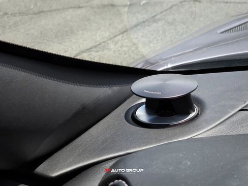 Used 2017 Aston Martin DB11 V12 RWD image 22