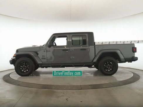 Used 2022 Jeep Gladiator Sport image 9