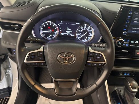 Used 2022 Toyota Highlander XLE image 12