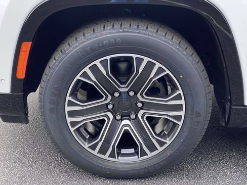 Certified 2024 Jeep Wagoneer L 2WD w/ Premium Group I image 10