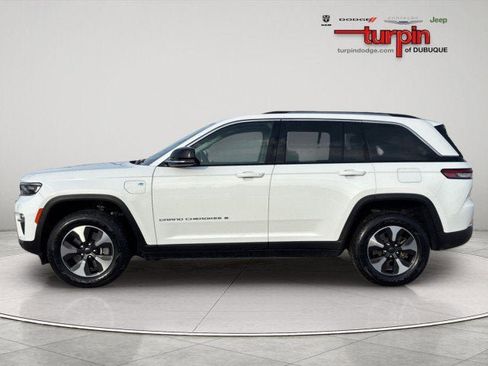 Used 2023 Jeep Grand Cherokee 4x4 image 2