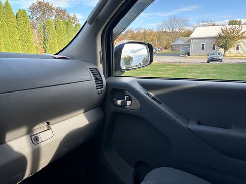 Used 2019 Nissan Frontier SV image 22