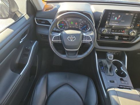 Used 2022 Toyota Highlander XLE image 16