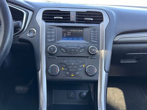 Used 2018 Ford Fusion SE image 32