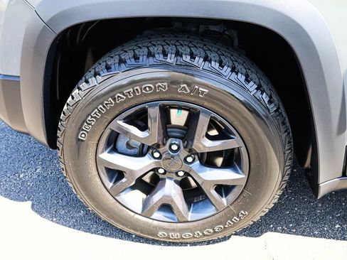 Used 2019 Jeep Cherokee Latitude AWD/4WD image 15