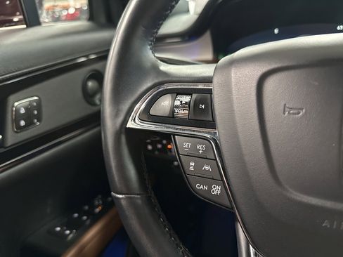 Used 2022 Lincoln Nautilus Reserve w/ Equipment Group 201A image 18