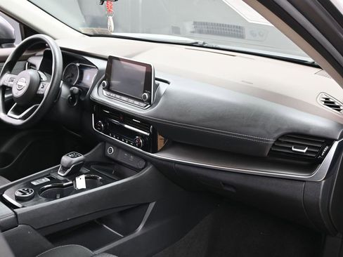 Used 2022 Nissan Rogue SV image 32