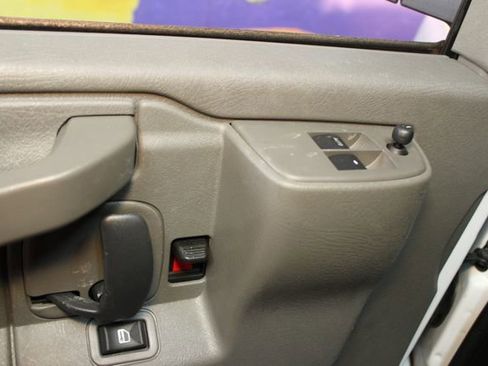 Used 2024 Chevrolet Express 2500 Extended image 19