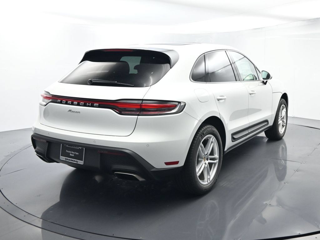 Certified 2025 Porsche Macan AWD/4WD image 3