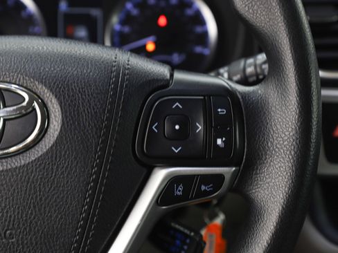 Used 2019 Toyota Highlander LE image 27