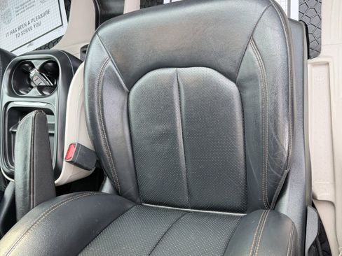 Used 2018 Chrysler Pacifica Touring-L image 44