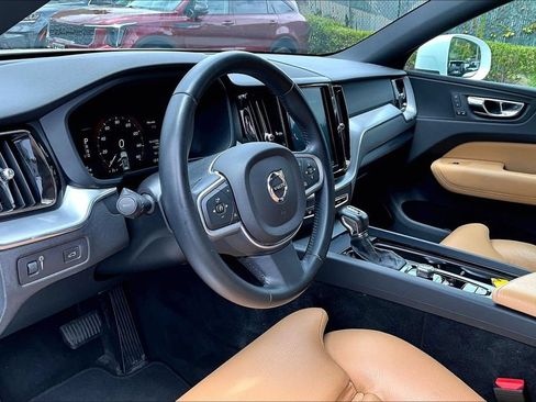 Used 2019 Volvo XC60 T6 Momentum w/ Premium Package AWD/4WD image 9