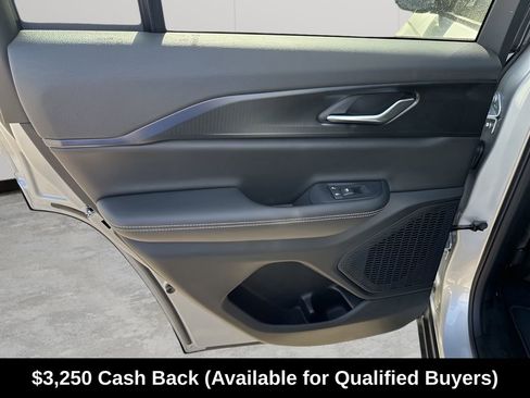 New 2025 Jeep Grand Cherokee Altitude RWD image 19