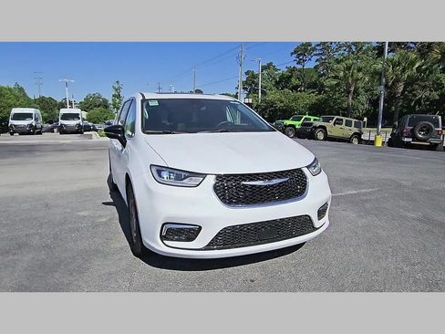 Used 2024 Chrysler Pacifica Limited FWD image 40