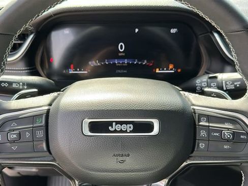 Used 2023 Jeep Grand Cherokee Altitude image 12