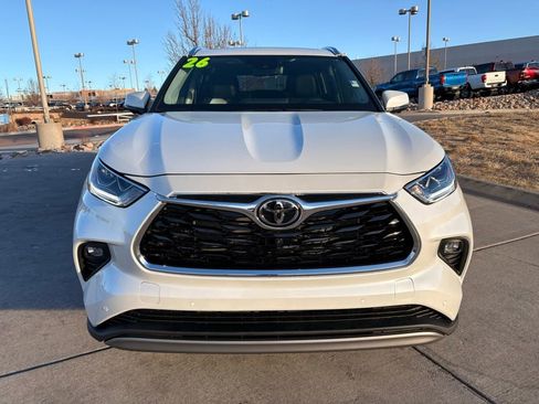 Used 2026 Toyota Highlander Platinum image 2