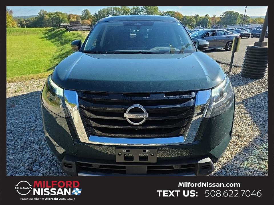 Certified 2025 Nissan Pathfinder Platinum w/ Cargo Package AWD/4WD image 8