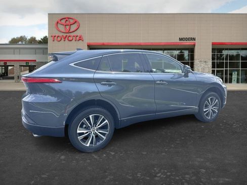 Used 2022 Toyota Venza LE AWD/4WD image 6