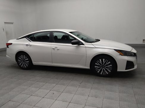 Used 2024 Nissan Altima 2.5 SV image 11