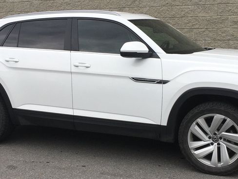 Used 2022 Volkswagen Atlas Cross Sport SE AWD/4WD image 3