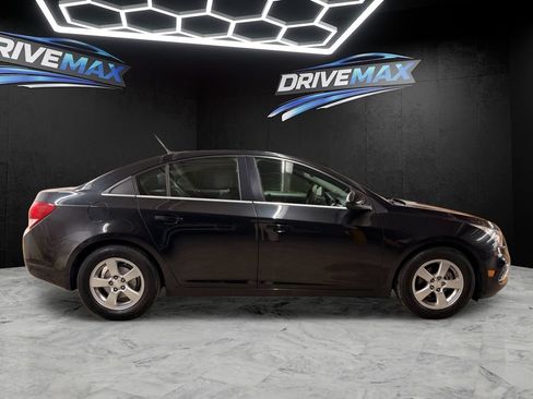 Used 2016 Chevrolet Cruze LT FWD image 4