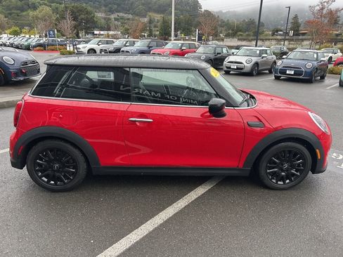 Used 2023 MINI Cooper 2-Door Hardtop image 4