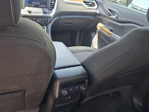Used 2023 GMC Acadia SLE FWD image 7