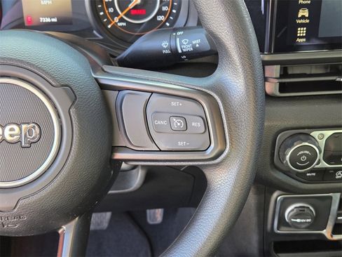 Used 2025 Jeep Gladiator Sport image 10