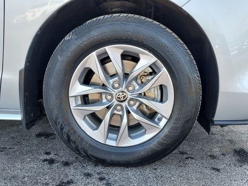 Used 2022 Toyota Sienna LE image 32