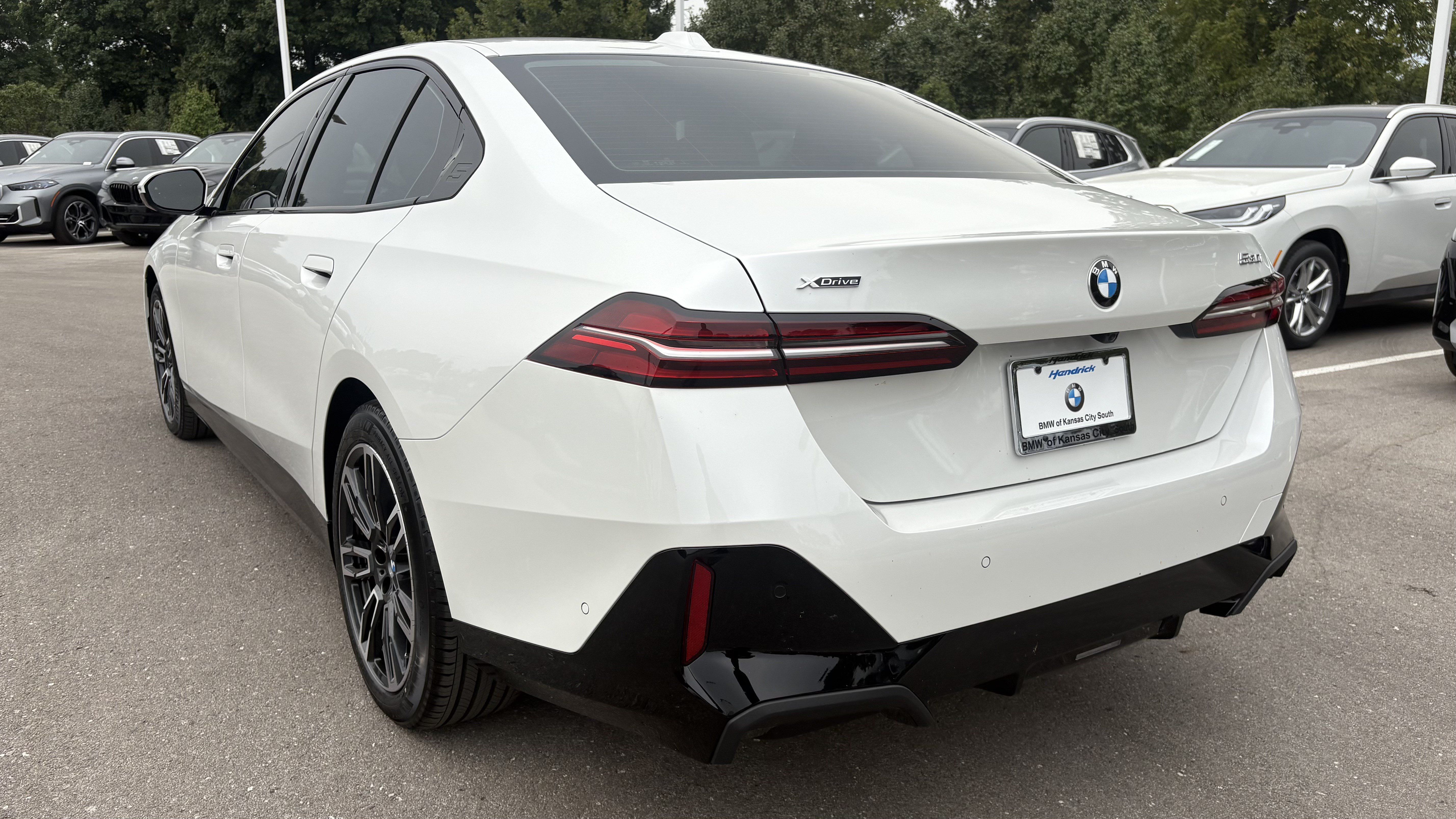 Used 2026 BMW 530i xDrive w/ M Sport Package AWD/4WD image 8