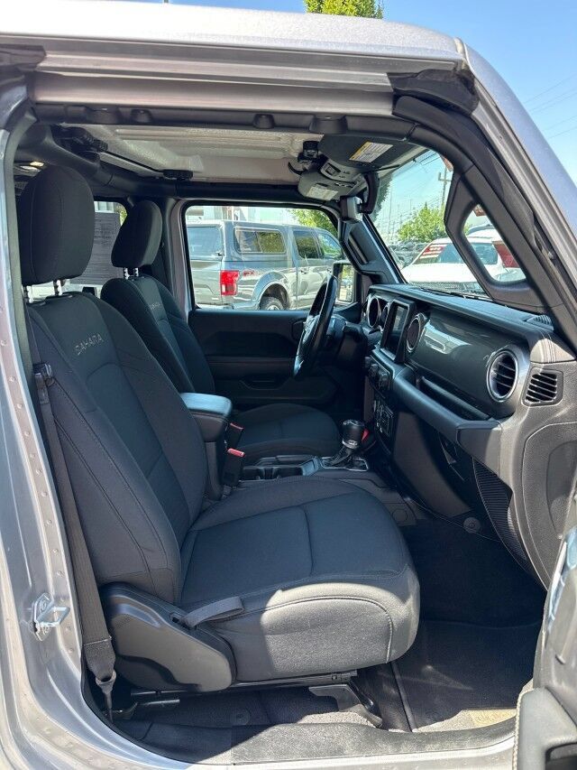 Used 2021 Jeep Wrangler Unlimited Sahara w/ Uconnect 4C Nav & Sound Group AWD/4WD image 17