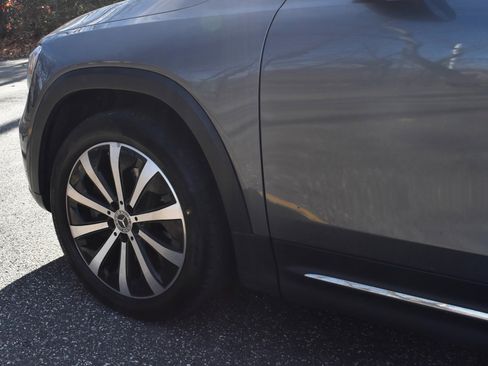 Used 2021 Mercedes-Benz GLB 250 4MATIC image 17