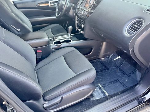 Used 2019 Nissan Pathfinder SV AWD/4WD image 4