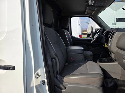 Used 2021 Nissan NV 2500 SV image 9