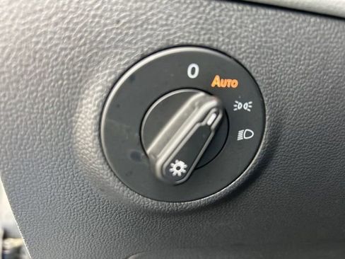 Used 2023 Volkswagen Taos SE image 29