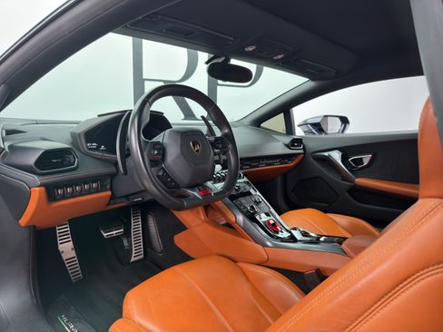Used 2015 Lamborghini Huracan LP 610-4 AWD/4WD image 2
